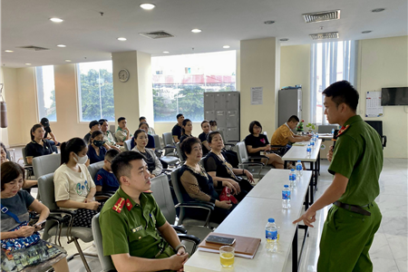 HAI PHONG TV STATION (THP) BROADCASTING A PROPAGANDA SESSIONS AND INSTRUCTIONS ON FIRE FIGHTING AND DIVISION SKILLS AT SHP PLAZA APARTMENT - SEPTEMBER 17, 2023